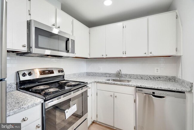 Photo - 3008 S Abingdon St Apartment Unit C2