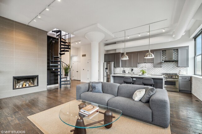 Photo - 812 W Van Buren St Unit 6D