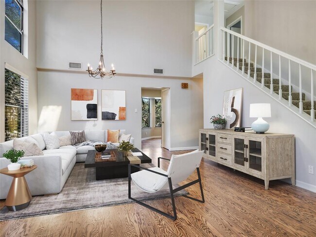 Photo - 108 W Spring Dr House