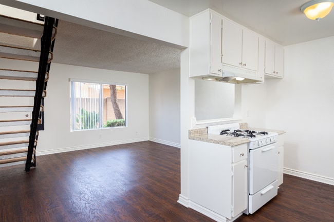 Photo - 11102 Excelsior Dr Unit E