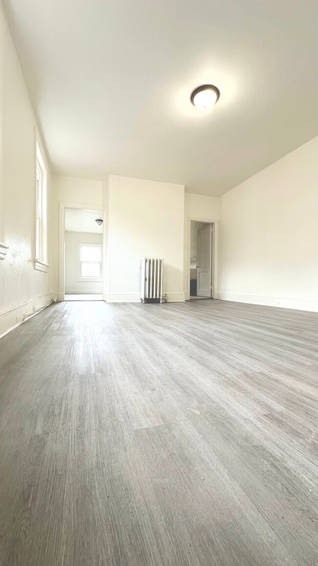 Building Photo - 802 DeKalb St Unit 1