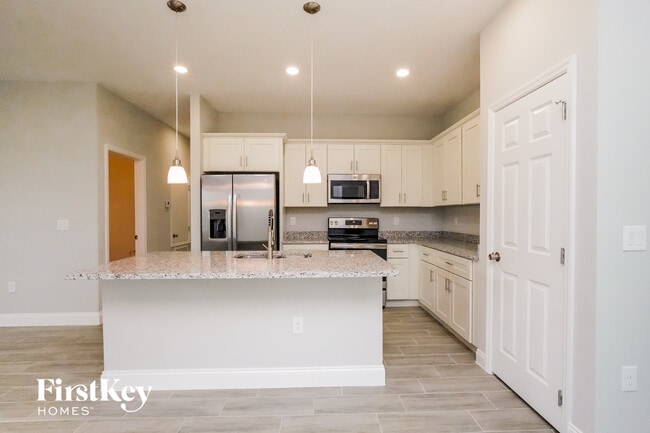 Photo - 453 Magpie Ct