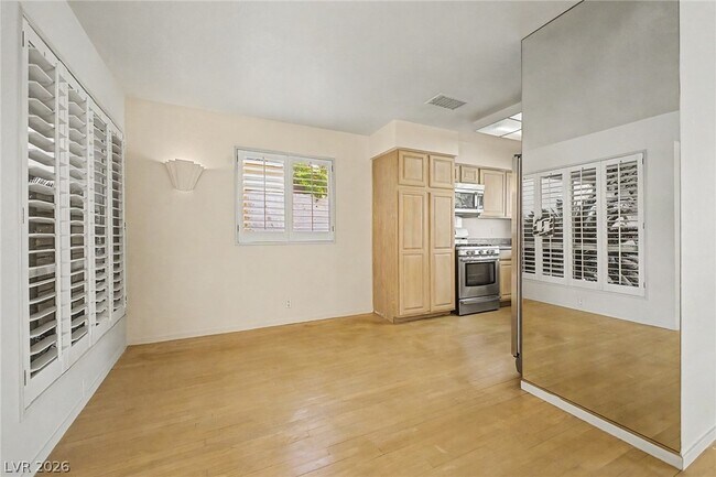 Building Photo - 3159 Bel Air Dr