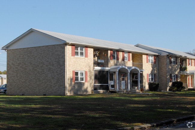 Side of property - Woodcrest Apartments