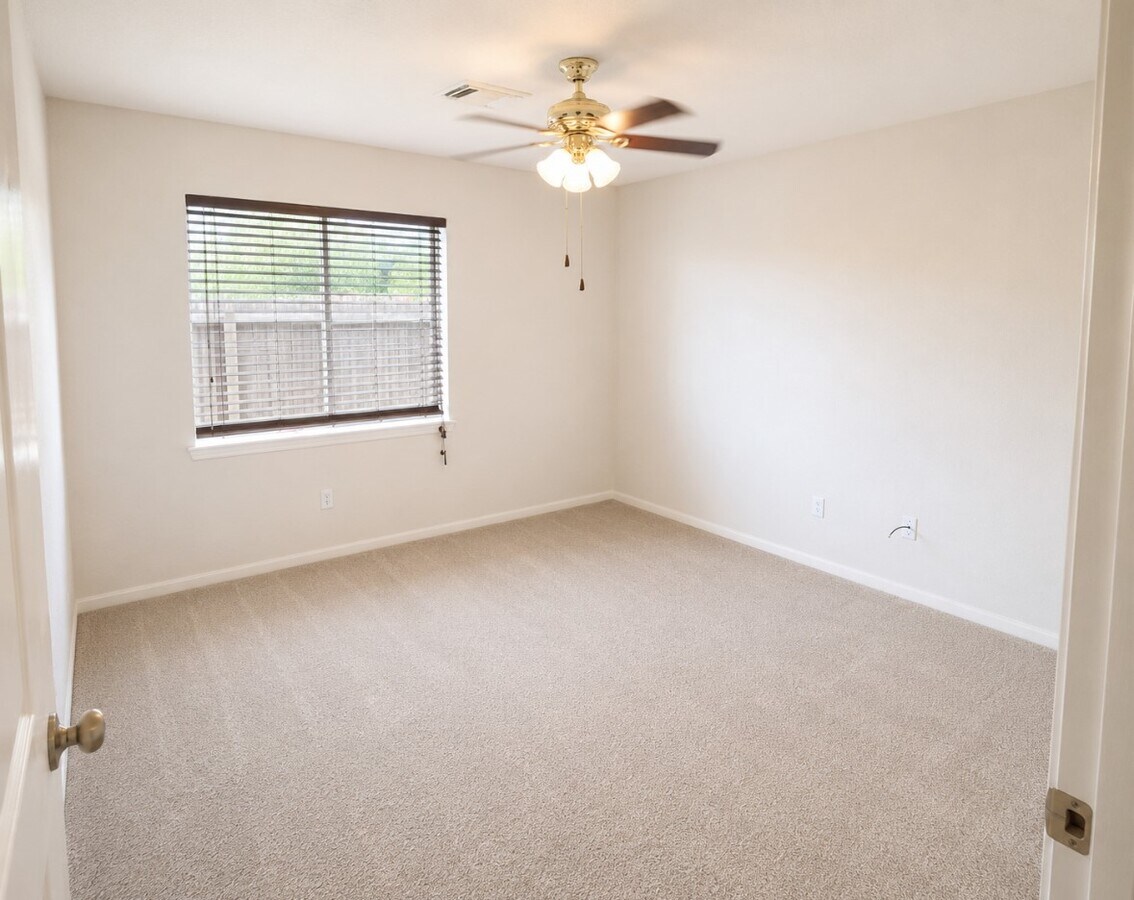 Photo - 15154 Kingsbridge Way