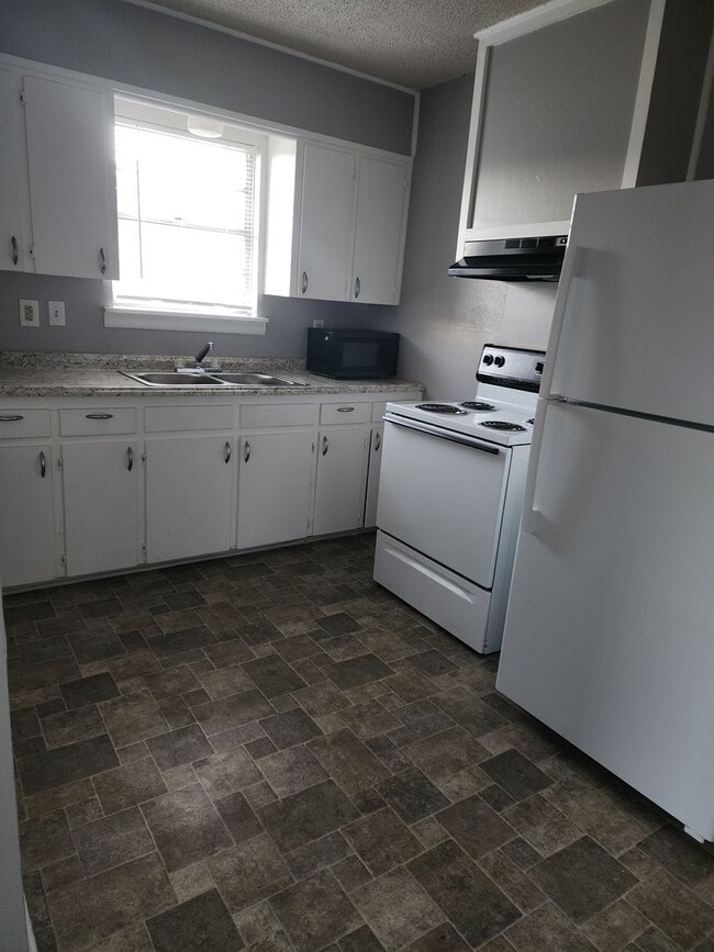 403 Robertson Ave Unidad B