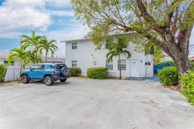 Building Photo - 1123 NW 27th Ave Unit 1