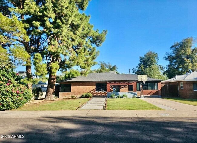 Building Photo - 1520 W Berridge Ln Rental