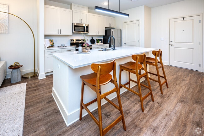 1BR, 1BA - 788SF - Dining Room - Point at Mid City