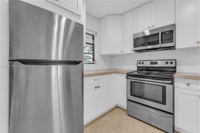 Photo - 5208 NE 5th Ave