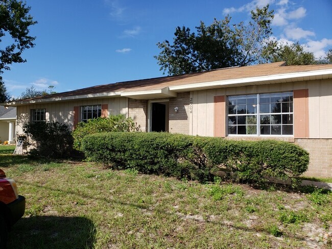 Building Photo - 2904 Foxdale Dr Rental