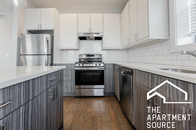 2626 N Rockwell St Unit 2