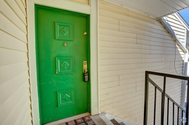 Building Photo - $1,725 - 2 Bed, 2 Bath Condo in Denver wit... Unit F203