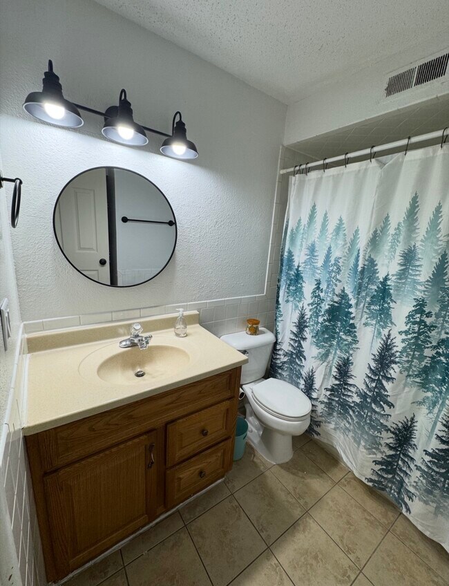 Photo - 1120 E 6th St Unidad 2