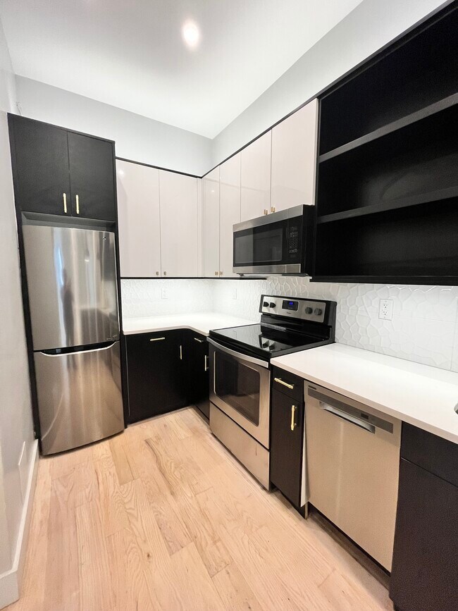 Building Photo - 609 Communipaw Ave Unit 2R