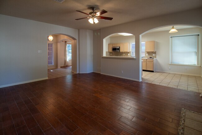 Photo - 2111 Grovewood Park