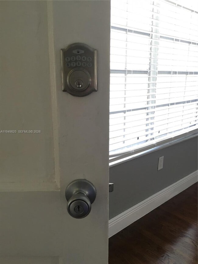 Photo - 661 SW 11th St Unidad 11