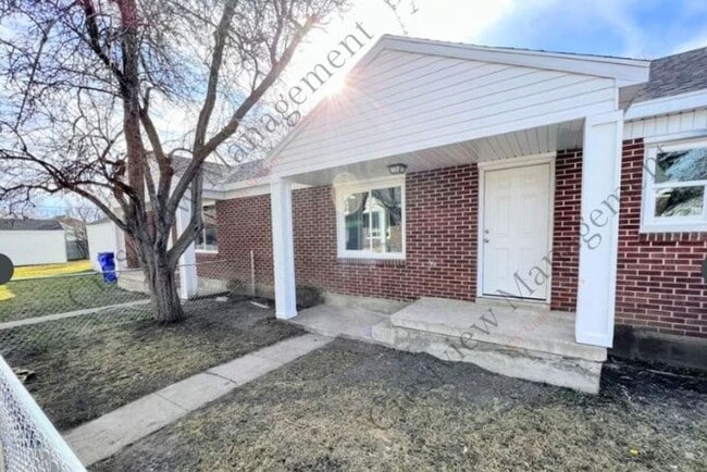 Building Photo - 452 E Lambourne Ave Unit A