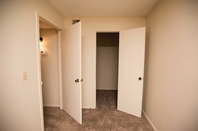 Walk-in Closet - Concord Apartments