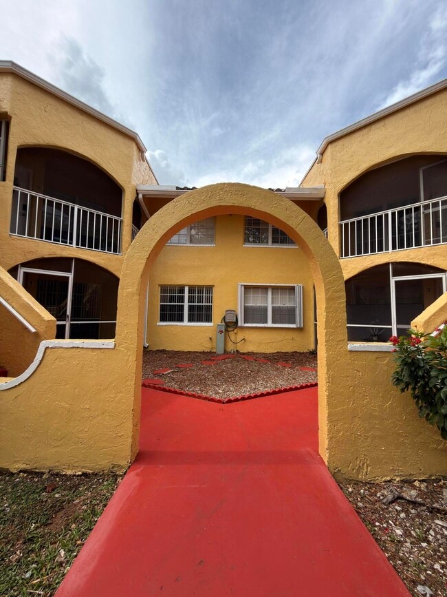 Building Photo - 15605 SW 74th Cir Dr Unit 4