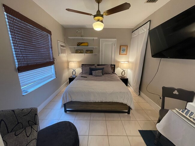 Building Photo - 903 SE 14th St Unit Efficiency Rental