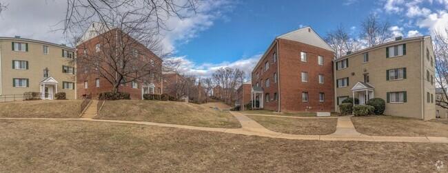 Building Photo - Greenbrier Apartments