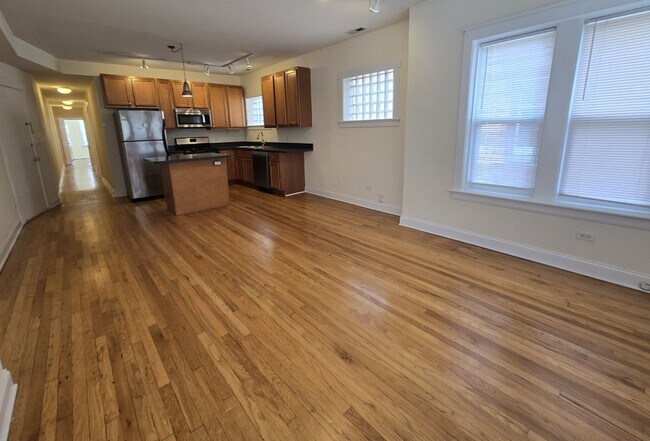 Photo - 4926 N Albany Ave Unidad 2N