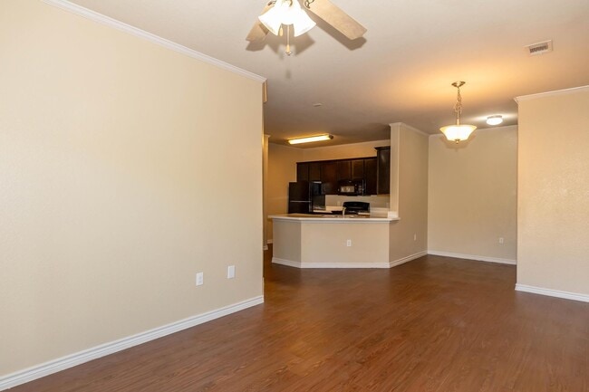 Photo - 1617 Northwest Blvd Unit 112