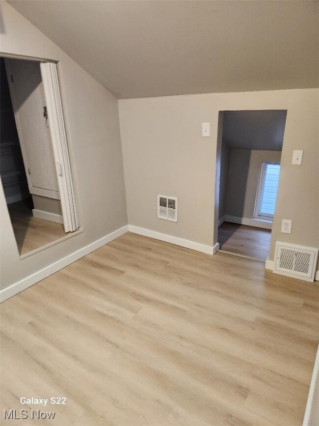 Photo - 7127 Deveny Ave