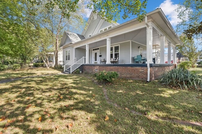 Photo - 920 Silverdene Pl