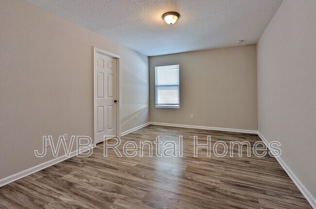 Photo - 8536 Maple St