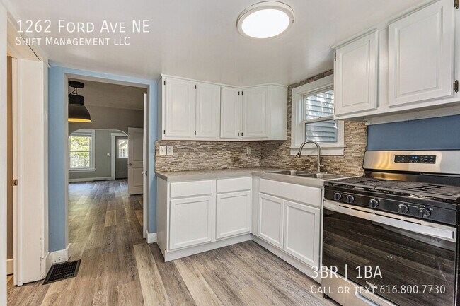 Photo - 1262 Ford Ave NE