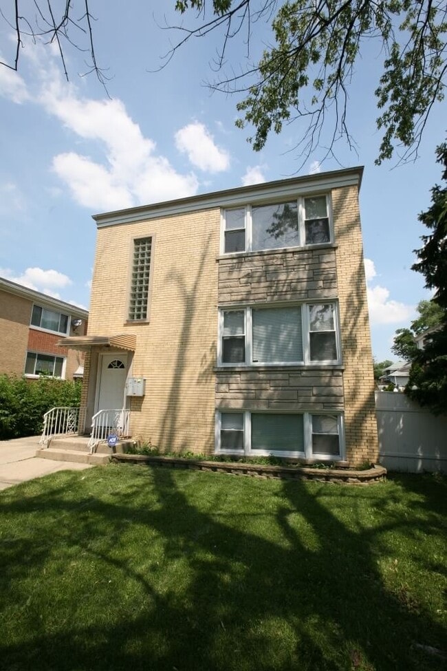 Building Photo - 2211 N Harlem Ave Unit 1
