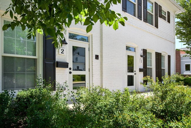 Building Photo - 784 Farmington Ave Unit 784-2