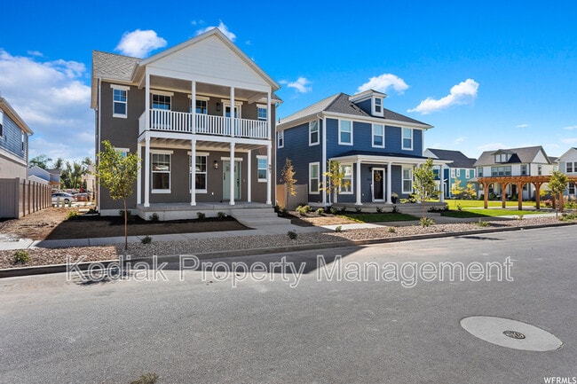 Photo - 991 Shoreline Dr