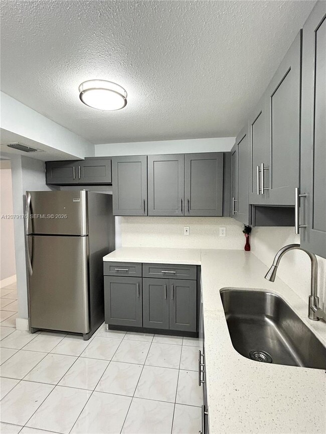 Building Photo - 3253 Foxcroft Rd Unit G110