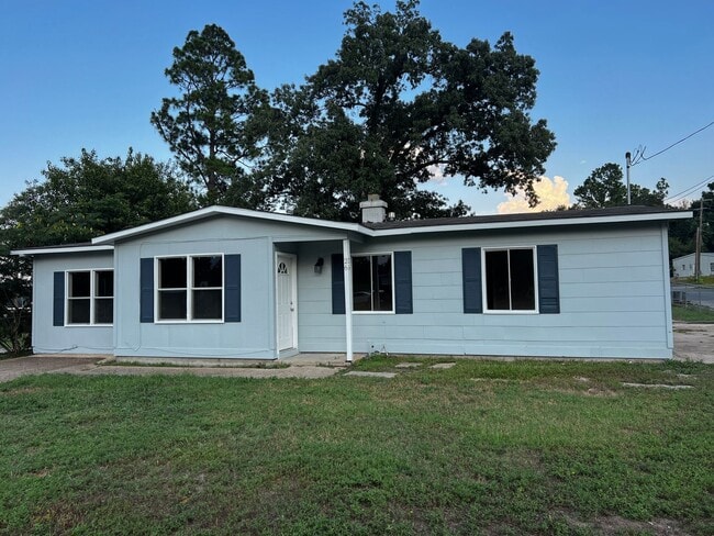 Building Photo - 26 Kurthwood Rd Rental