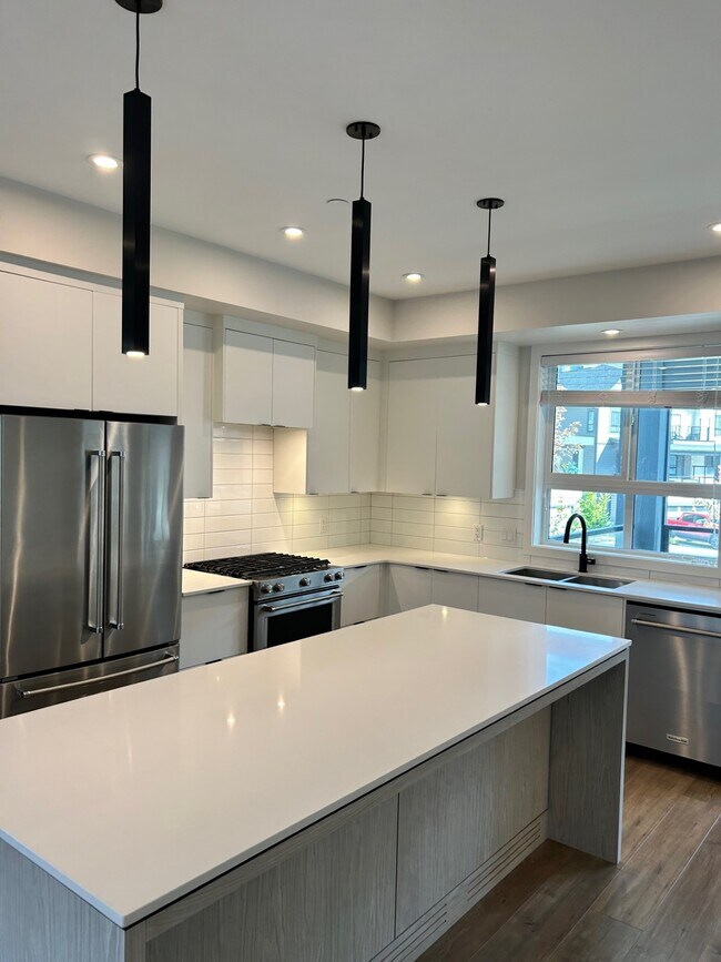 Photo - 45500-45500 Campus Dr