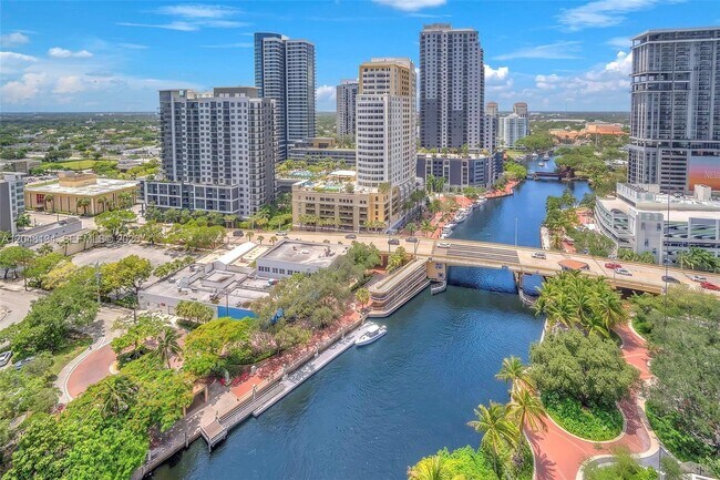 333 Las Olas Way Unidad 2101
