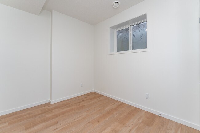 Photo - 11935-11124 124 St Unit BSMT 2