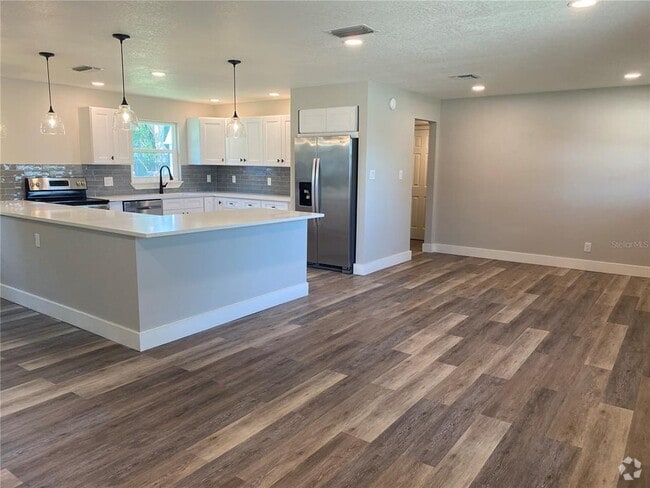 Building Photo - 4730 W Wisconsin Ave Rental