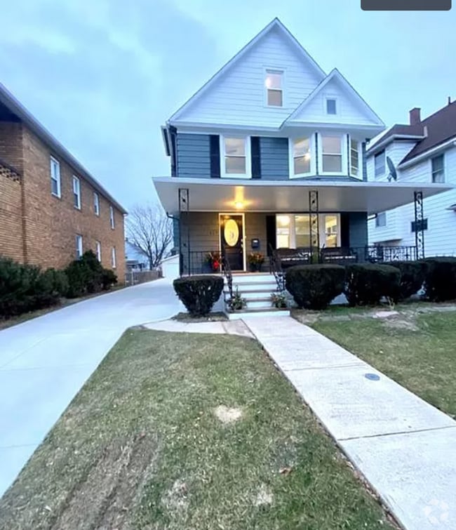 Building Photo - Gorgeous 4 bd, 2.5 bth Lakewood Stunner! Rental