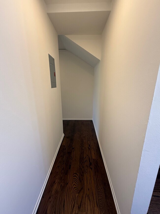 Entrance in the unit - 10330 Riverside Dr