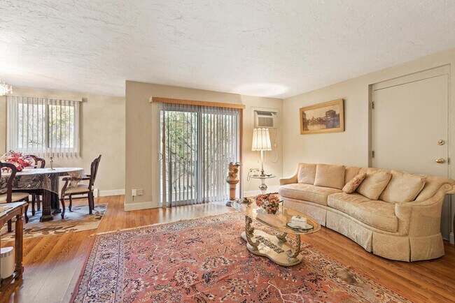 Photo - 100 Fellsview Ter