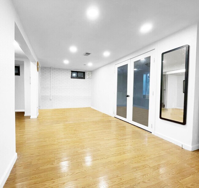 Photo - 3580 Hudson St Apartment Unit B