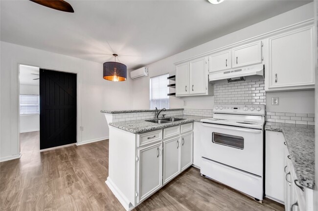 Photo - 1710 Shelby St