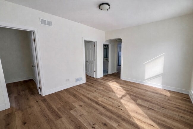 Photo - 393 Wellington Ave Unit 2