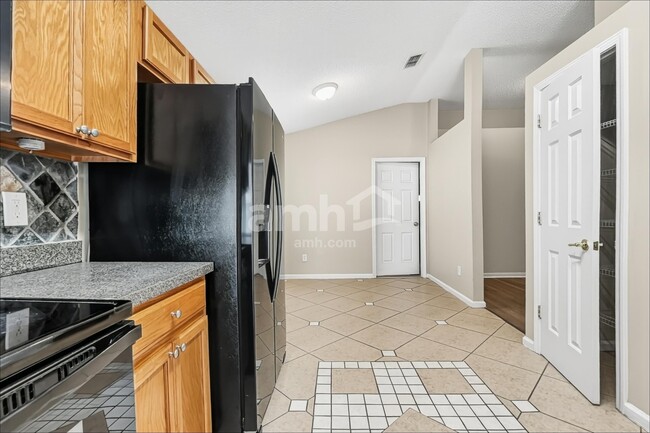 9261 Redtail Dr