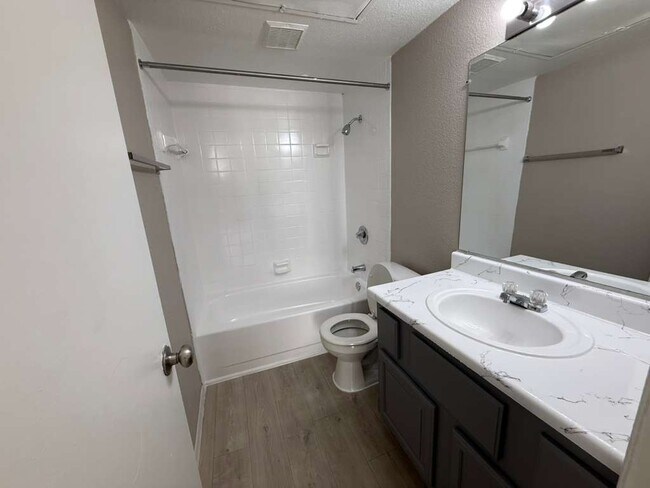 Photo - 8801 Glencrest Apartments