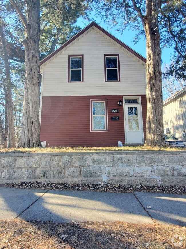 Building Photo - 1BR 1BA Upper Level Unit 2 Rental